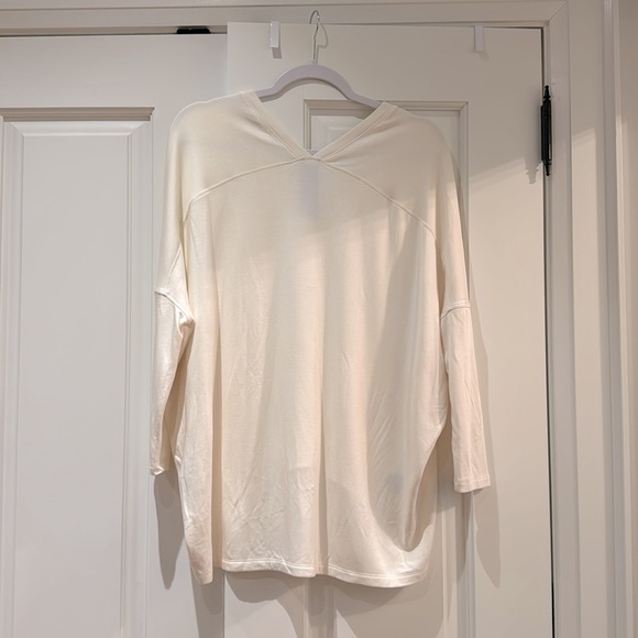 Kit and Ace oversized soft v-neck sweatshirt - Size S - Picture 2 of 4
